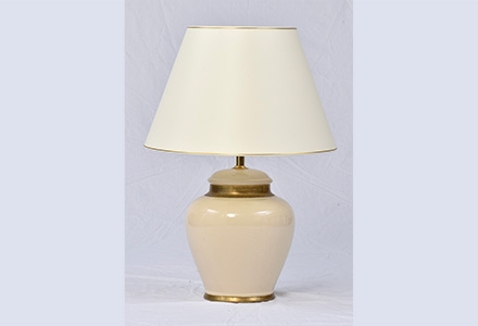 Bordlampe klassisk cremefarvet med guld