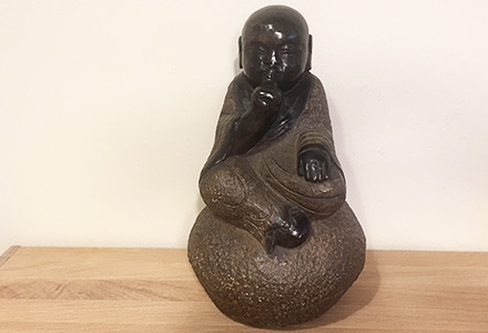 Buddha figur i Håndhugget granit