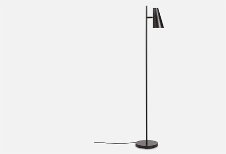 Woud design gulvlampe model Cono